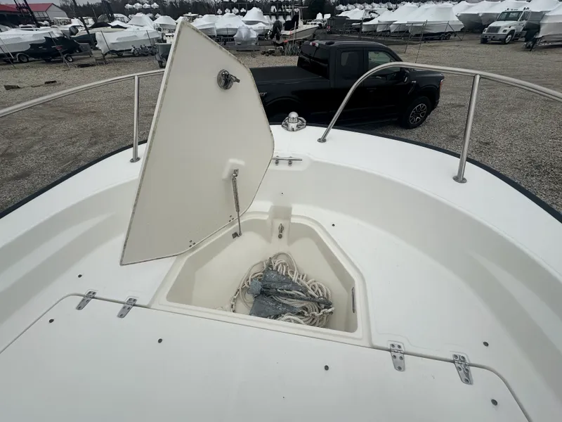 Slide: The Image of Boston Whaler 210 MONTAUK 2022 - 8
