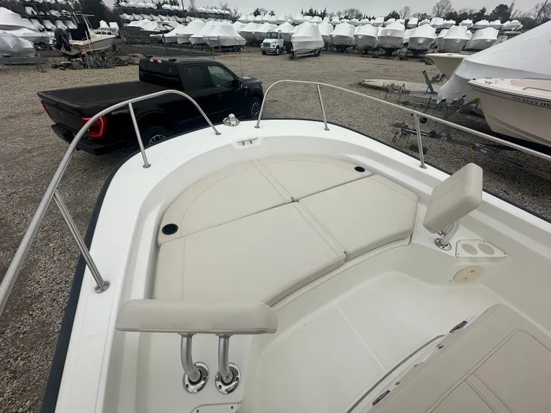 Slide: The Image of Boston Whaler 210 MONTAUK 2022 - 9