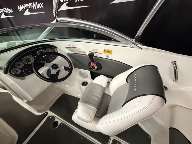 Slide: The Image of Sea Ray 185 Sport 2011 - 22