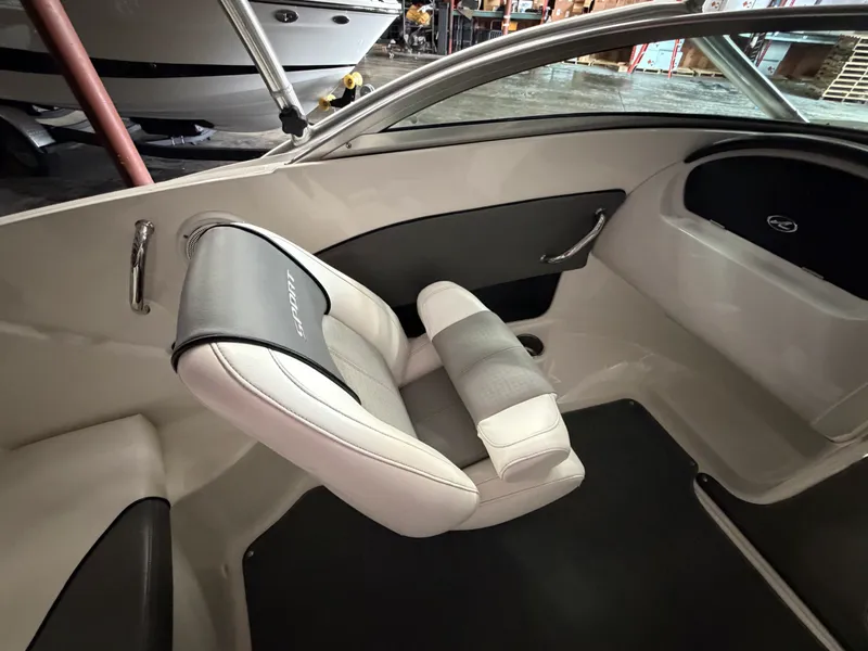 Slide: The Image of Sea Ray 185 Sport 2011 - 28