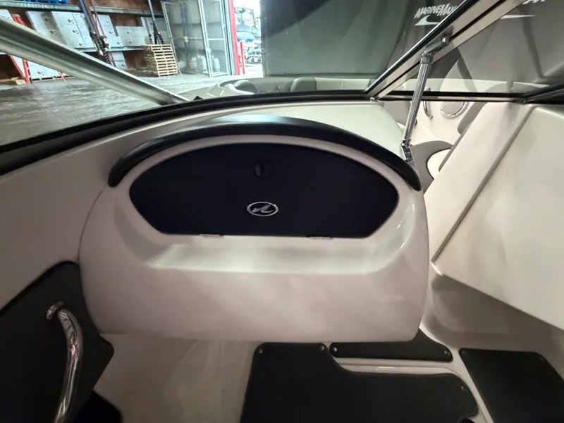 Slide: The Image of Sea Ray 185 Sport 2011 - 29