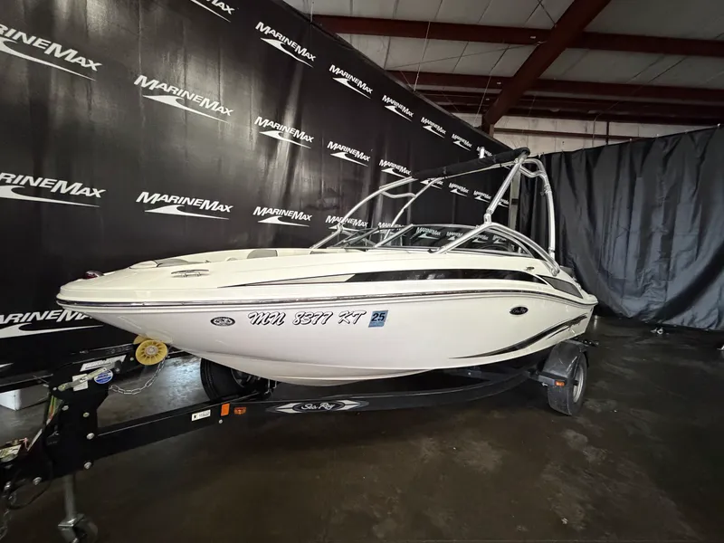 Slide: The Image of Sea Ray 185 Sport 2011 - 3