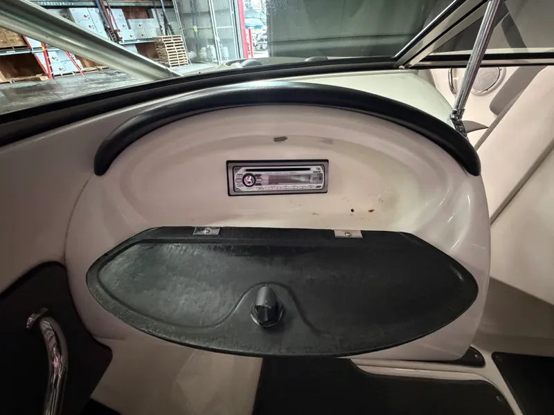 Slide: The Image of Sea Ray 185 Sport 2011 - 30