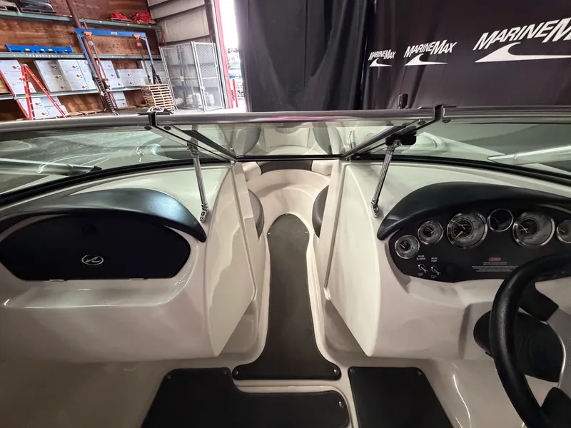 Slide: The Image of Sea Ray 185 Sport 2011 - 31