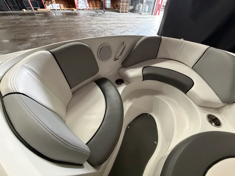 Slide: The Image of Sea Ray 185 Sport 2011 - 35