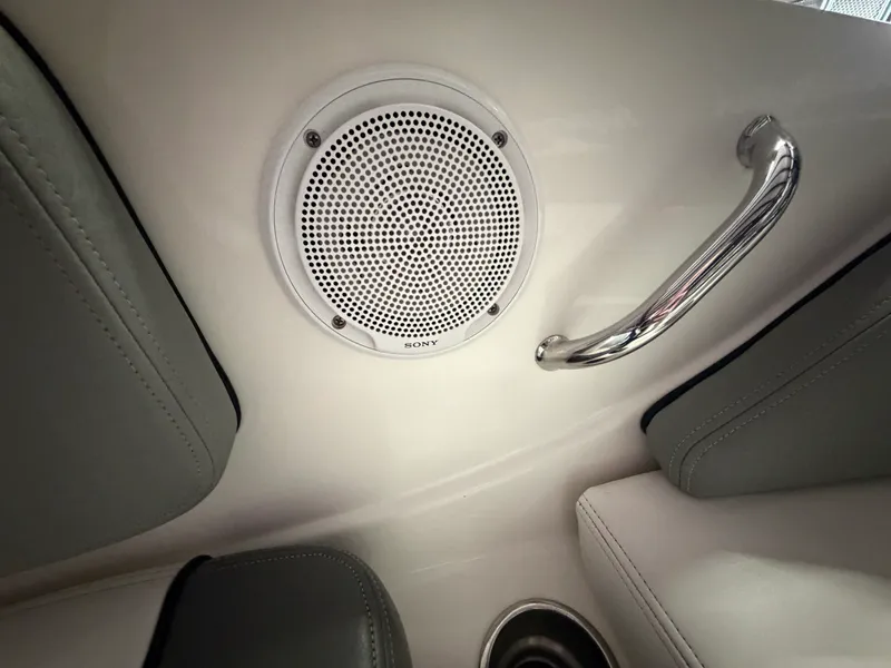 Slide: The Image of Sea Ray 185 Sport 2011 - 37