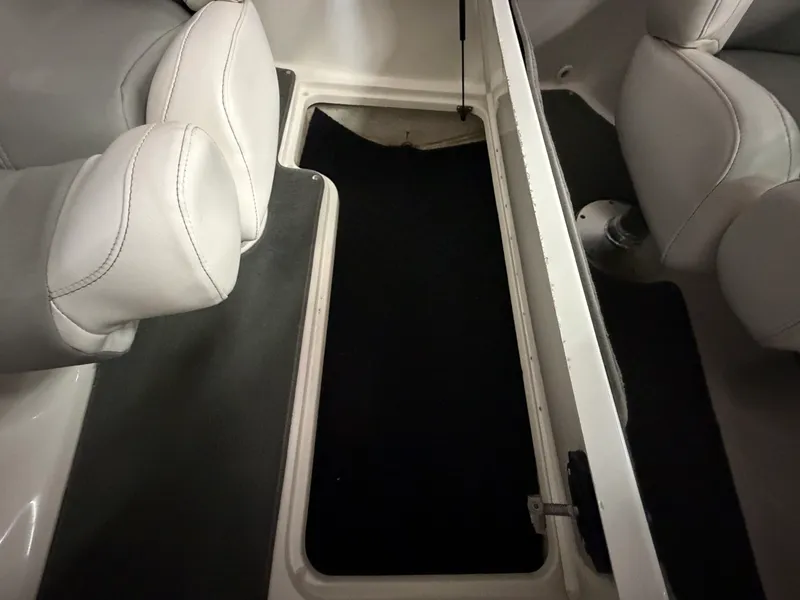 Slide: The Image of Sea Ray 185 Sport 2011 - 40