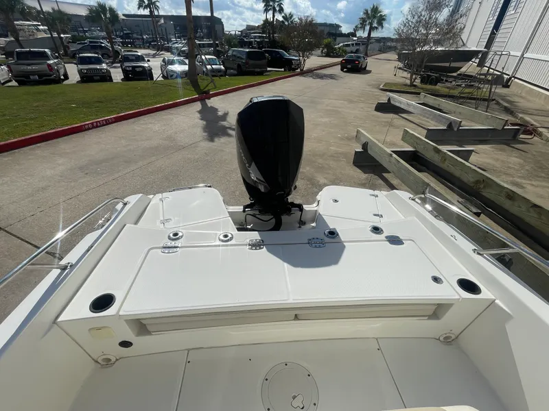 Slide: The Image of Boston Whaler 210 DAUNTLESS 2019 - 10