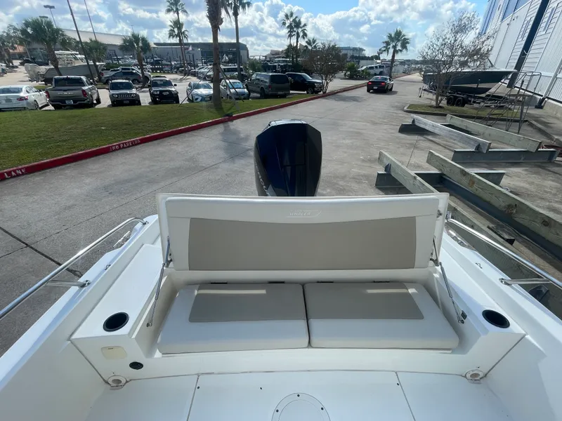 Slide: The Image of Boston Whaler 210 DAUNTLESS 2019 - 11