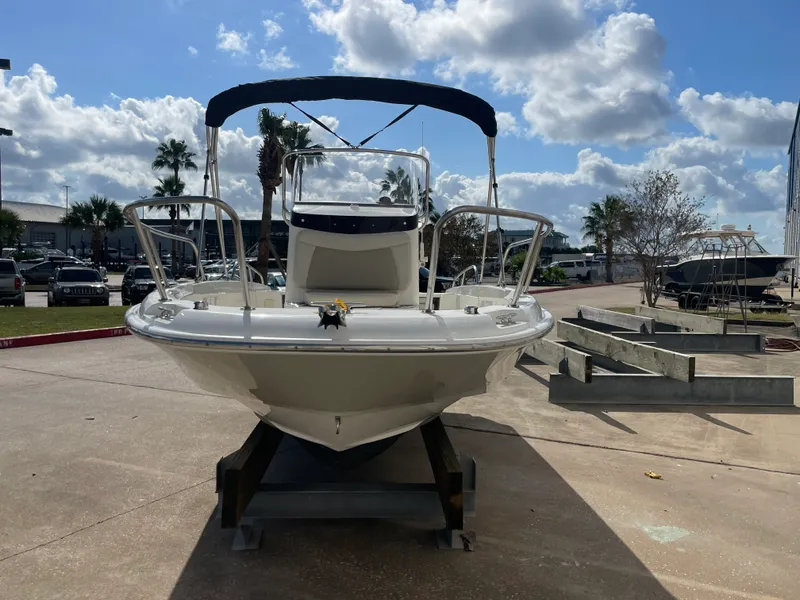 Slide: The Image of Boston Whaler 210 DAUNTLESS 2019 - 7
