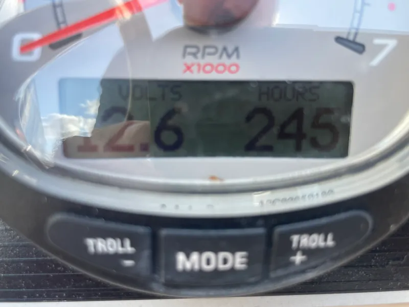 Slide: The Image of Boston Whaler 210 DAUNTLESS 2019 - 9