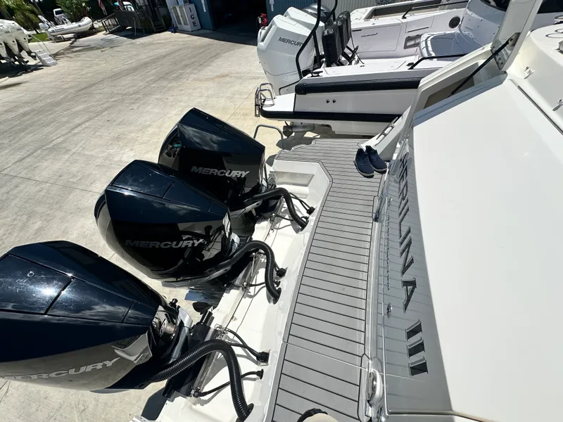 Slide: The Image of Sea Ray 320 DA-OB 2021 - 7