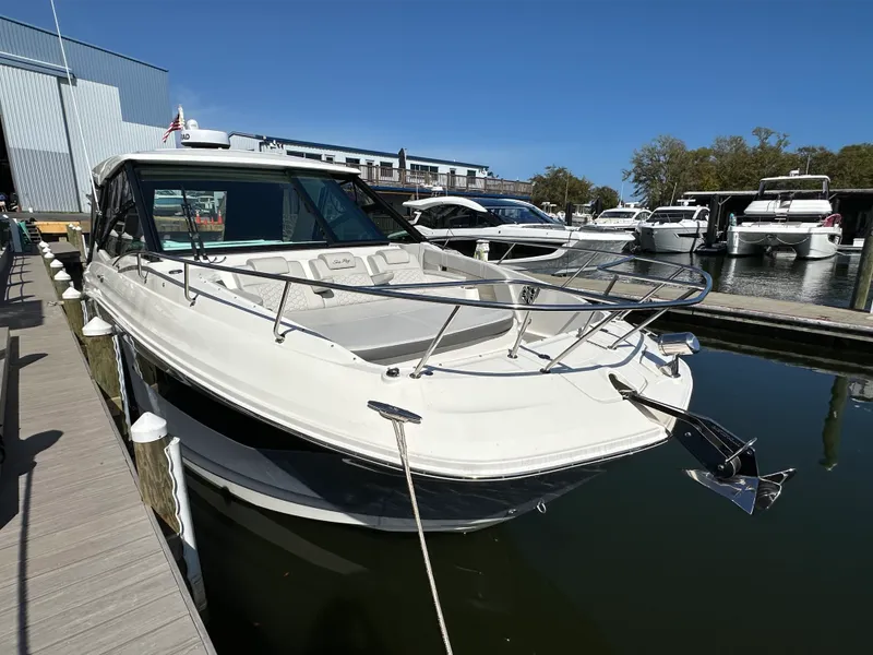 Slide: The Image of Sea Ray 32 DA OB 2024 - 10