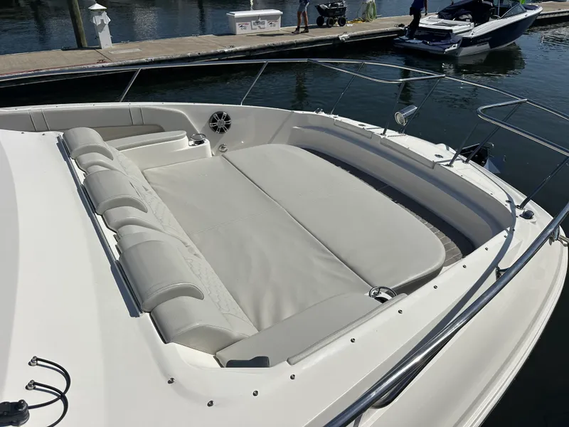 Slide: The Image of Sea Ray 32 DA OB 2024 - 11