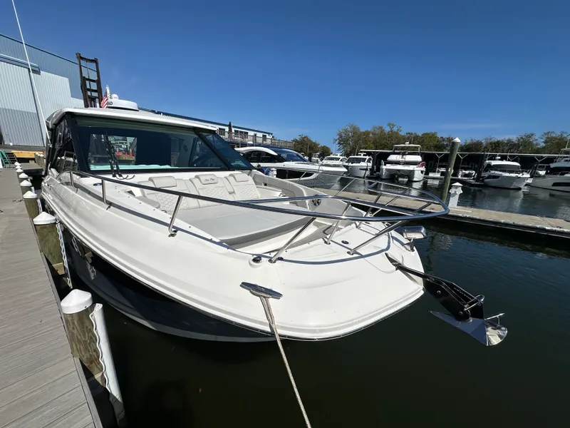 Slide: The Image of Sea Ray 32 DA OB 2024 - 12