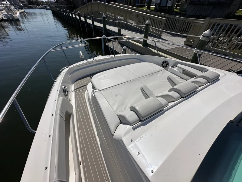 Slide: The Image of Sea Ray 32 DA OB 2024 - 13