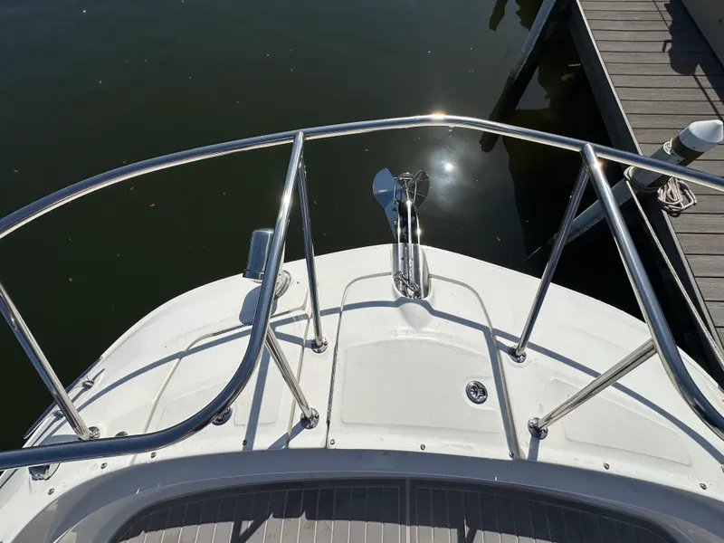 Slide: The Image of Sea Ray 32 DA OB 2024 - 14