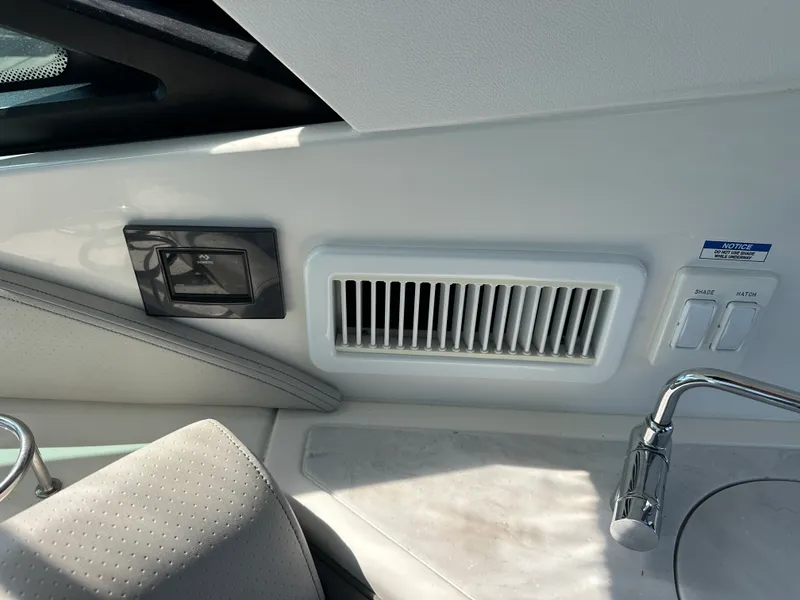 Slide: The Image of Sea Ray 32 DA OB 2024 - 24