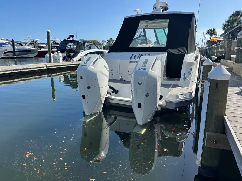 Slide: The Image of Sea Ray 32 DA OB 2024 - 3