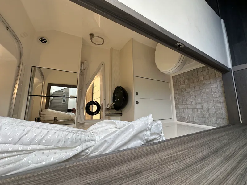 Slide: The Image of Sea Ray 32 DA OB 2024 - 34