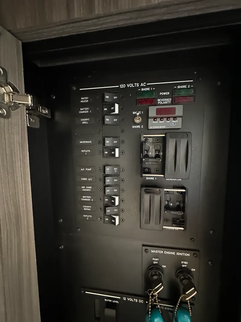 Slide: The Image of Sea Ray SUNDANCER 320 OUTBOARD 2024 - 46