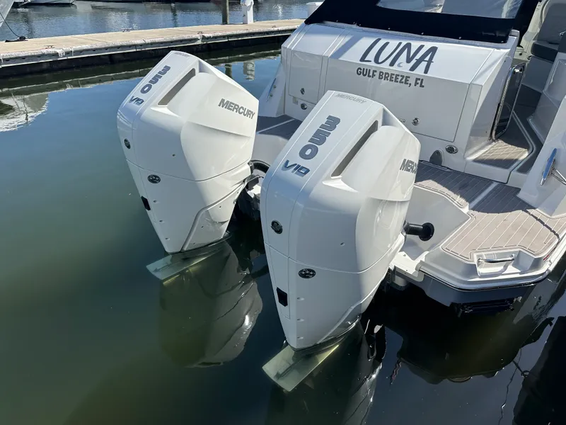 Slide: The Image of Sea Ray SUNDANCER 320 OUTBOARD 2024 - 7