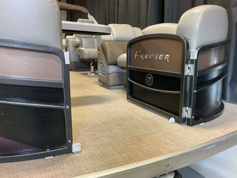 Slide: The Image of Premier 235 2014 - 18