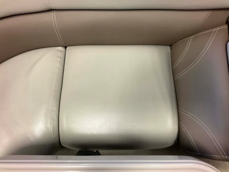 Slide: The Image of Premier 235 2014 - 22