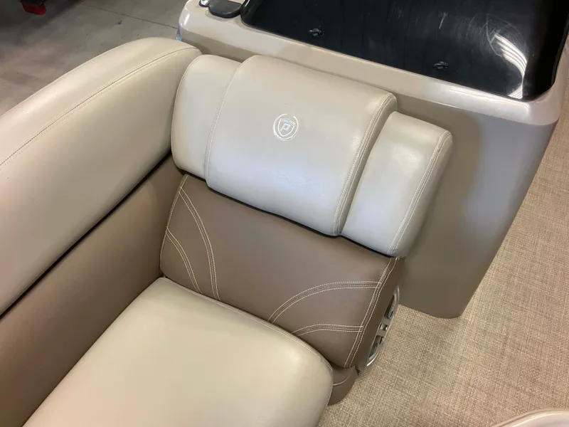 Slide: The Image of Premier 235 2014 - 24