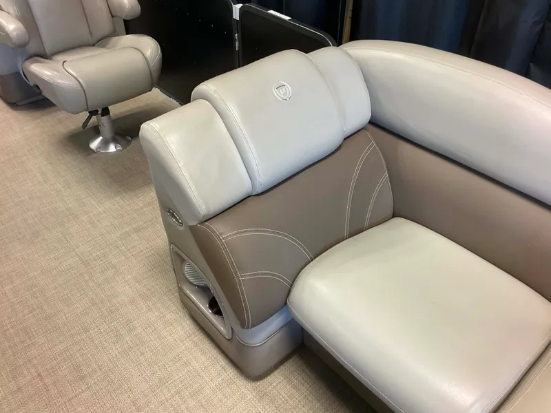 Slide: The Image of Premier 235 2014 - 32