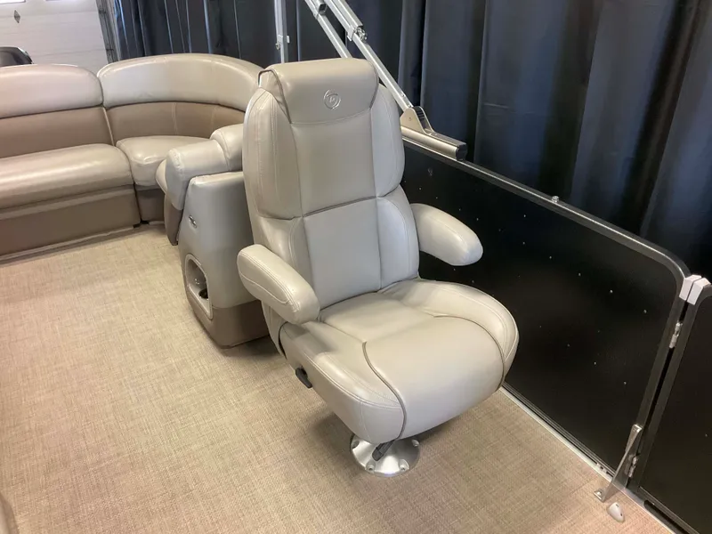 Slide: The Image of Premier 235 2014 - 40