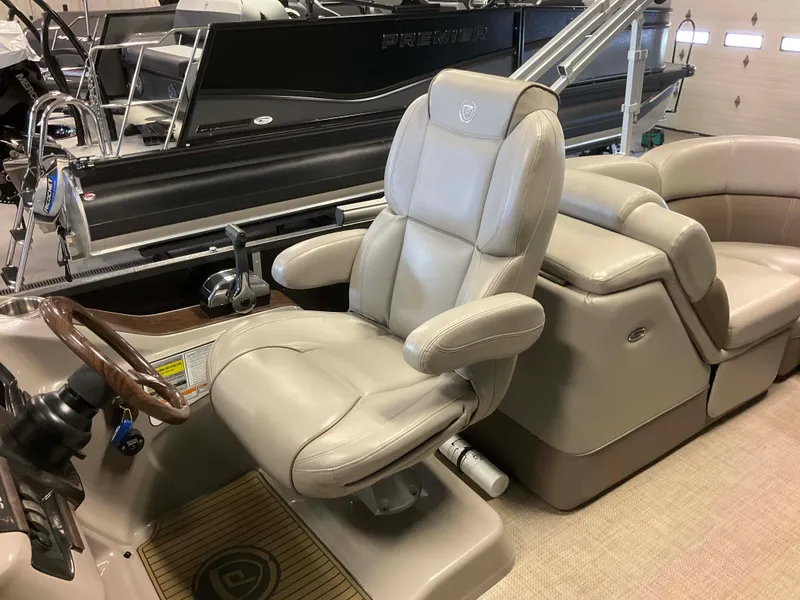 Slide: The Image of Premier 235 2014 - 43