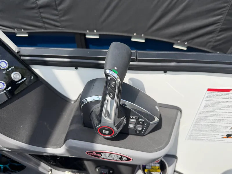 Slide: The Image of Harris Sunliner 250 2026 - 27