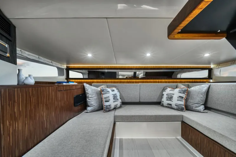 Slide: The Image of Sea Ray Sundancer 370 Outboard 2026 - 34