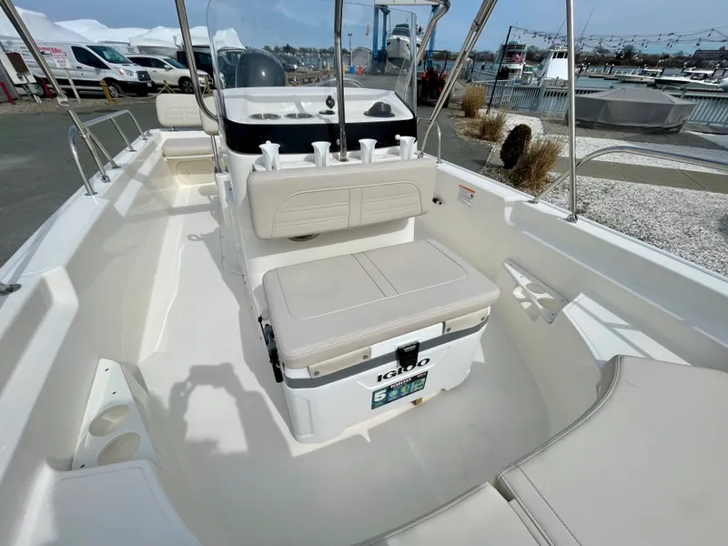 Slide: The Image of Boston Whaler 170 Montauk 2026 - 10