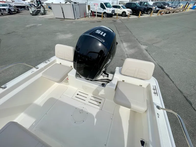 Slide: The Image of Boston Whaler 170 Montauk 2026 - 3