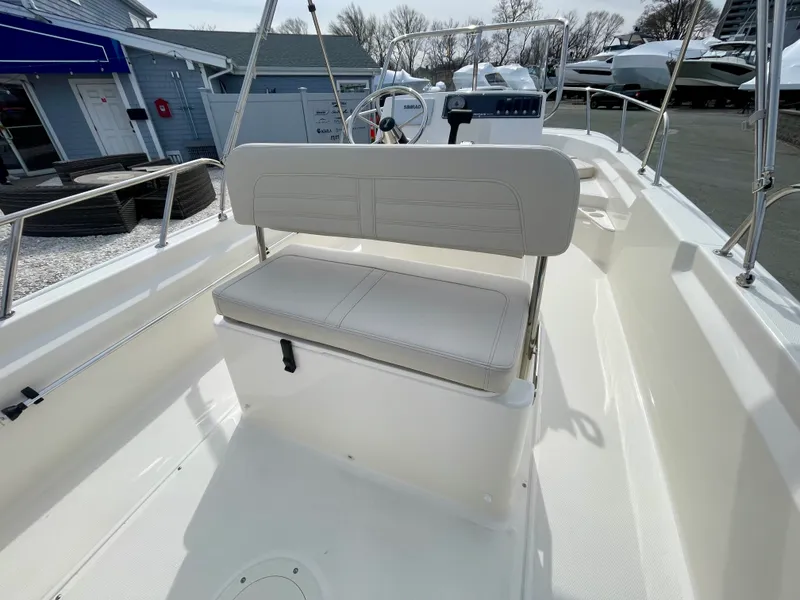 Slide: The Image of Boston Whaler 170 Montauk 2026 - 4