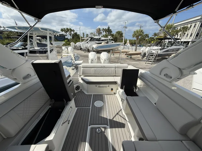 Slide: The Image of Sea Ray SDX 290 Outboard 2026 - 13
