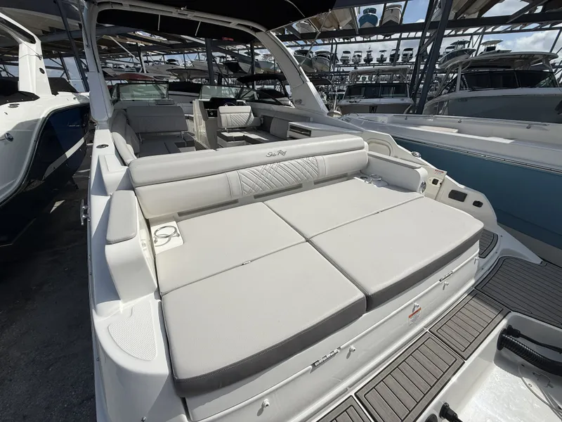 Slide: The Image of Sea Ray SDX 290 Outboard 2026 - 17