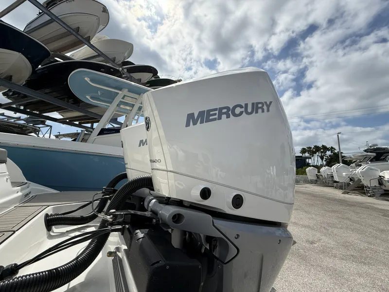 Slide: The Image of Sea Ray SDX 290 Outboard 2026 - 18