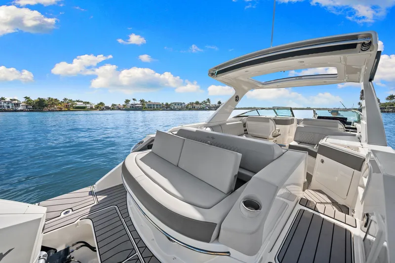 Slide: The Image of Sea Ray 310 SLX OB 2023 - 14