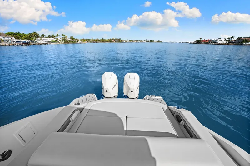 Slide: The Image of Sea Ray 310 SLX OB 2023 - 16