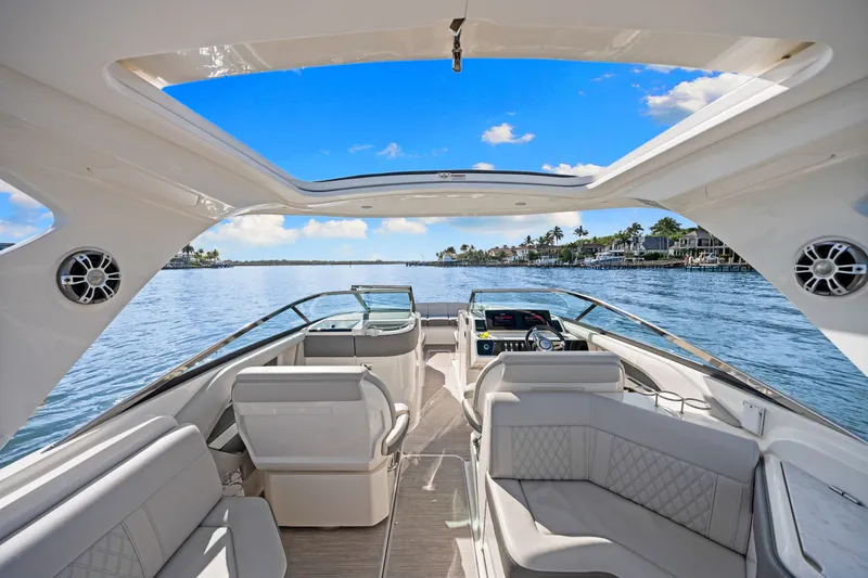 Slide: The Image of Sea Ray 310 SLX OB 2023 - 21