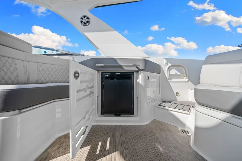 Slide: The Image of Sea Ray 310 SLX OB 2023 - 24