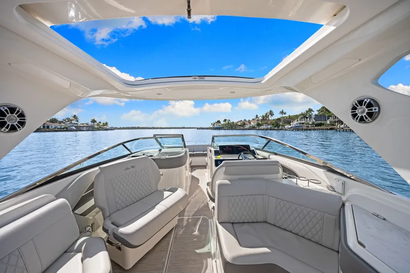 Slide: The Image of Sea Ray 310 SLX OB 2023 - 26