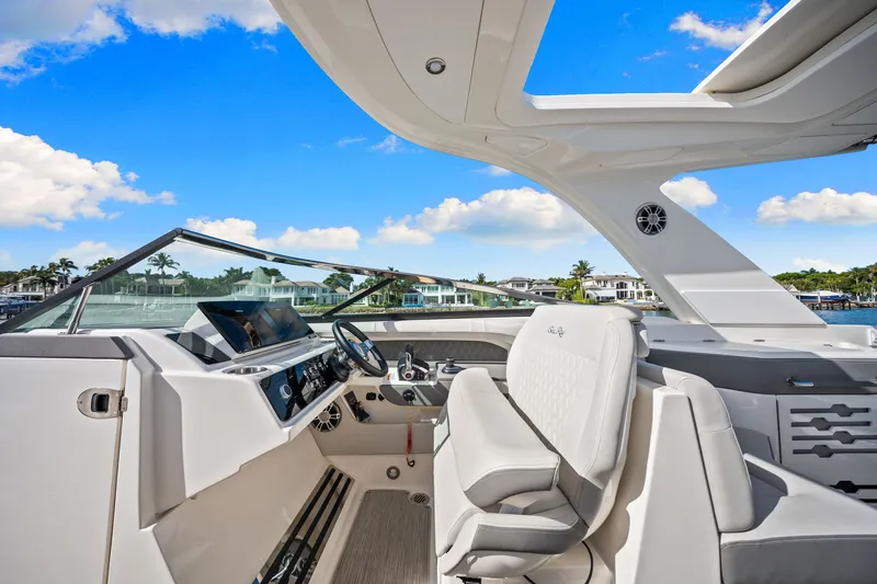 Slide: The Image of Sea Ray 310 SLX OB 2023 - 27