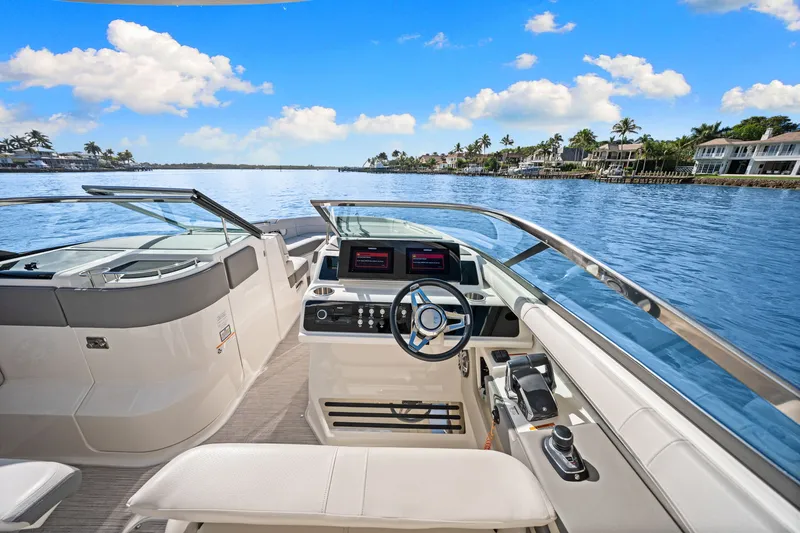 Slide: The Image of Sea Ray 310 SLX OB 2023 - 28