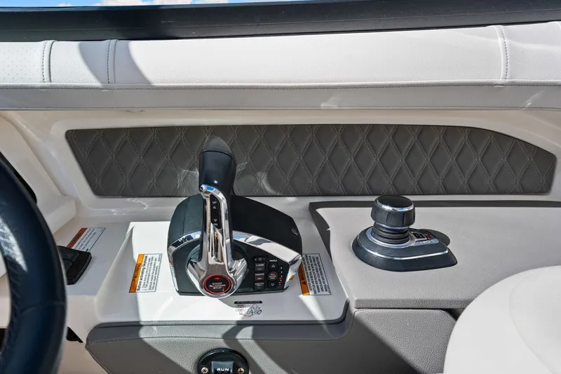 Slide: The Image of Sea Ray 310 SLX OB 2023 - 29