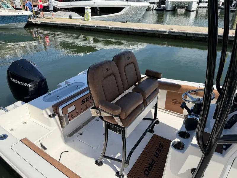 Slide: The Image of Sea Pro 219 CC 2020 - 13