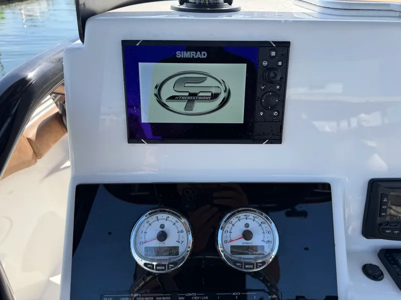 Slide: The Image of Sea Pro 219 CC 2020 - 24